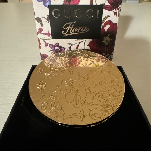 Gucci Compact Double sided mirror w/Gucci monogram embossed. NIB - Picture 9 of 11